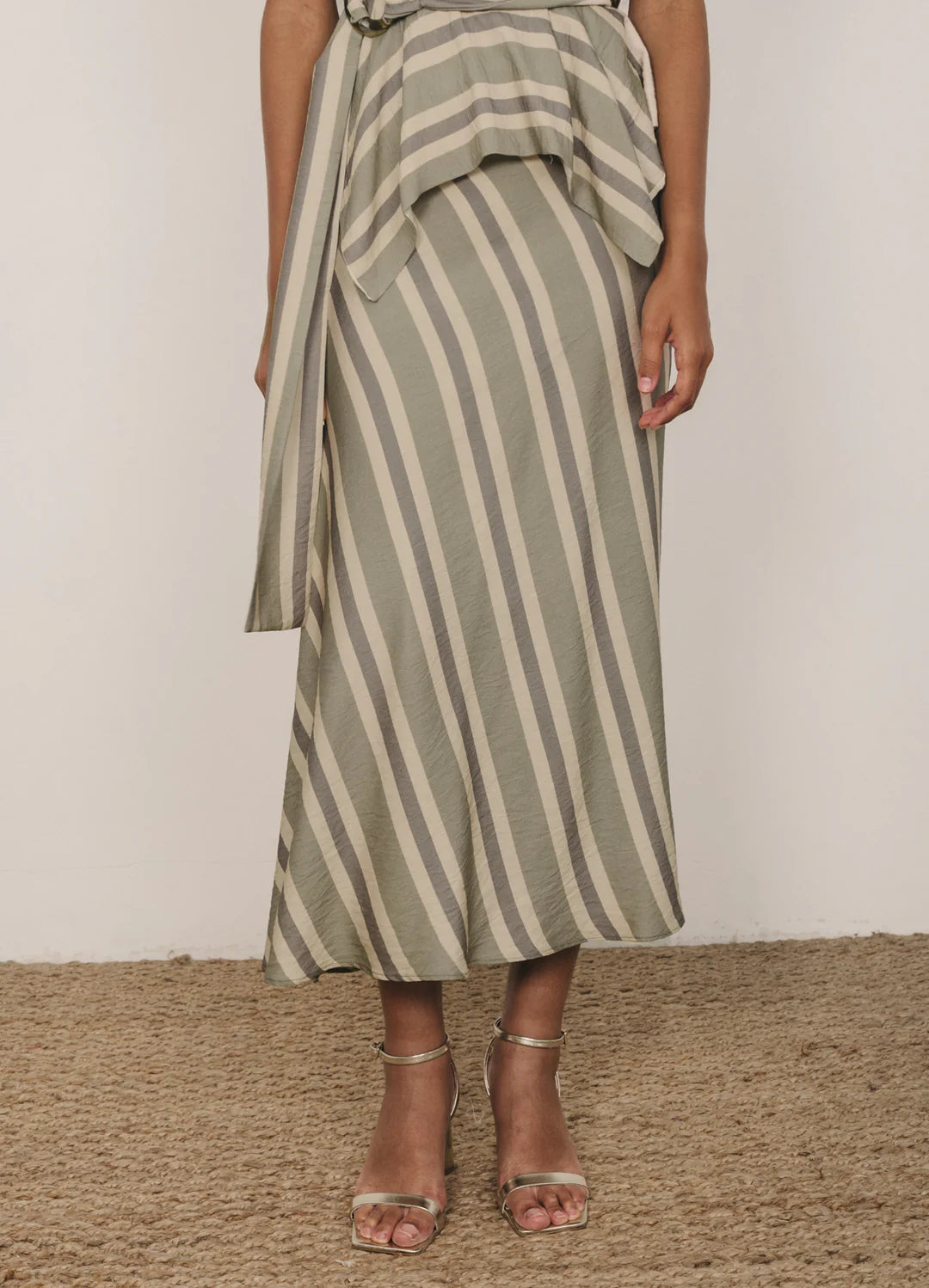 Conjunto de top y falda kakhi Kiana-Ayla