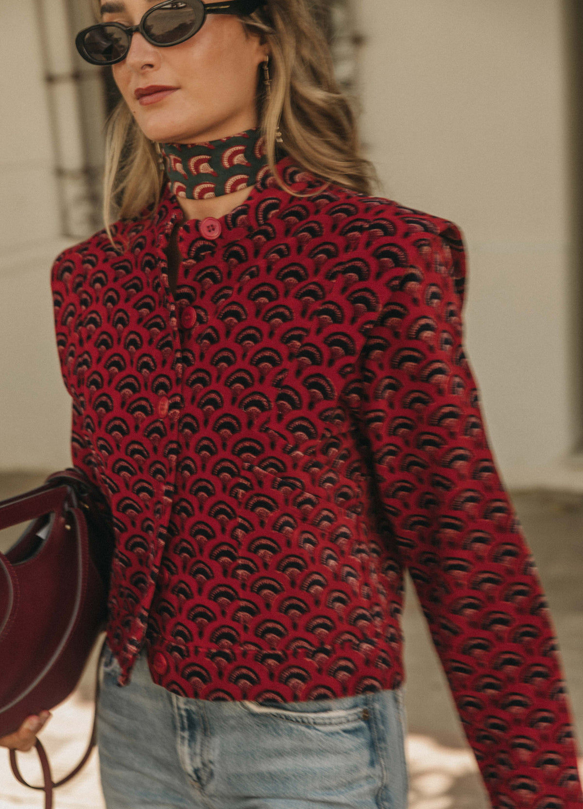 Chaqueta Brixton, detalle del terciopelo, el estampado de abanicos y los botones al tono | Cherubina
