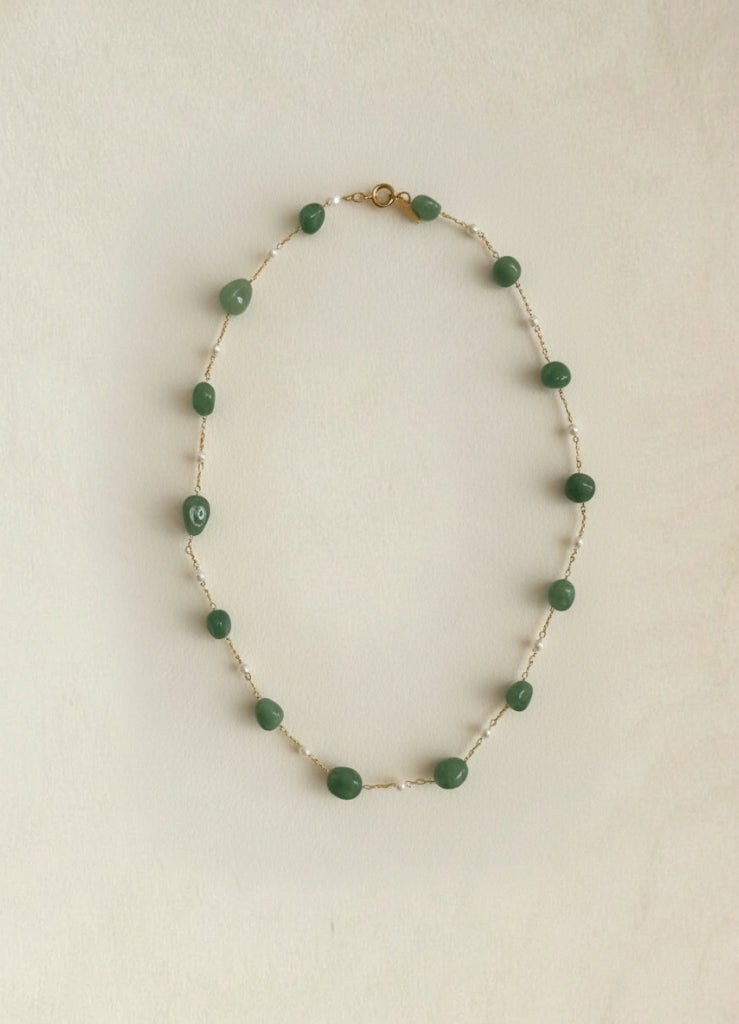 Collier Ancien En Perles De Pierre Verte - Longueur Env. 60 Cm - Bijou Vintage D'occasion