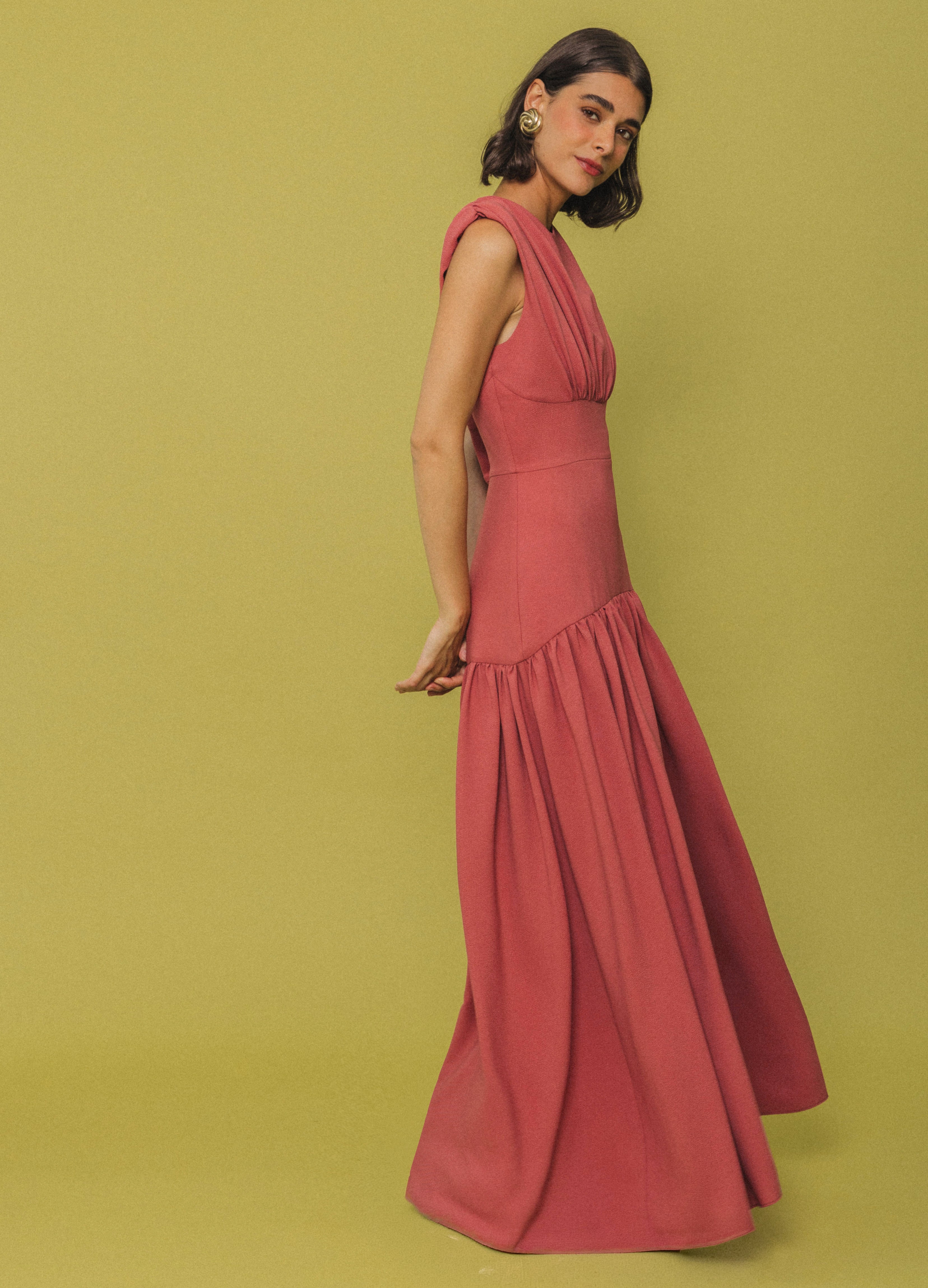 Vestido Faith en blush, hombros estructurados y falda de vuelo | Cherubina
