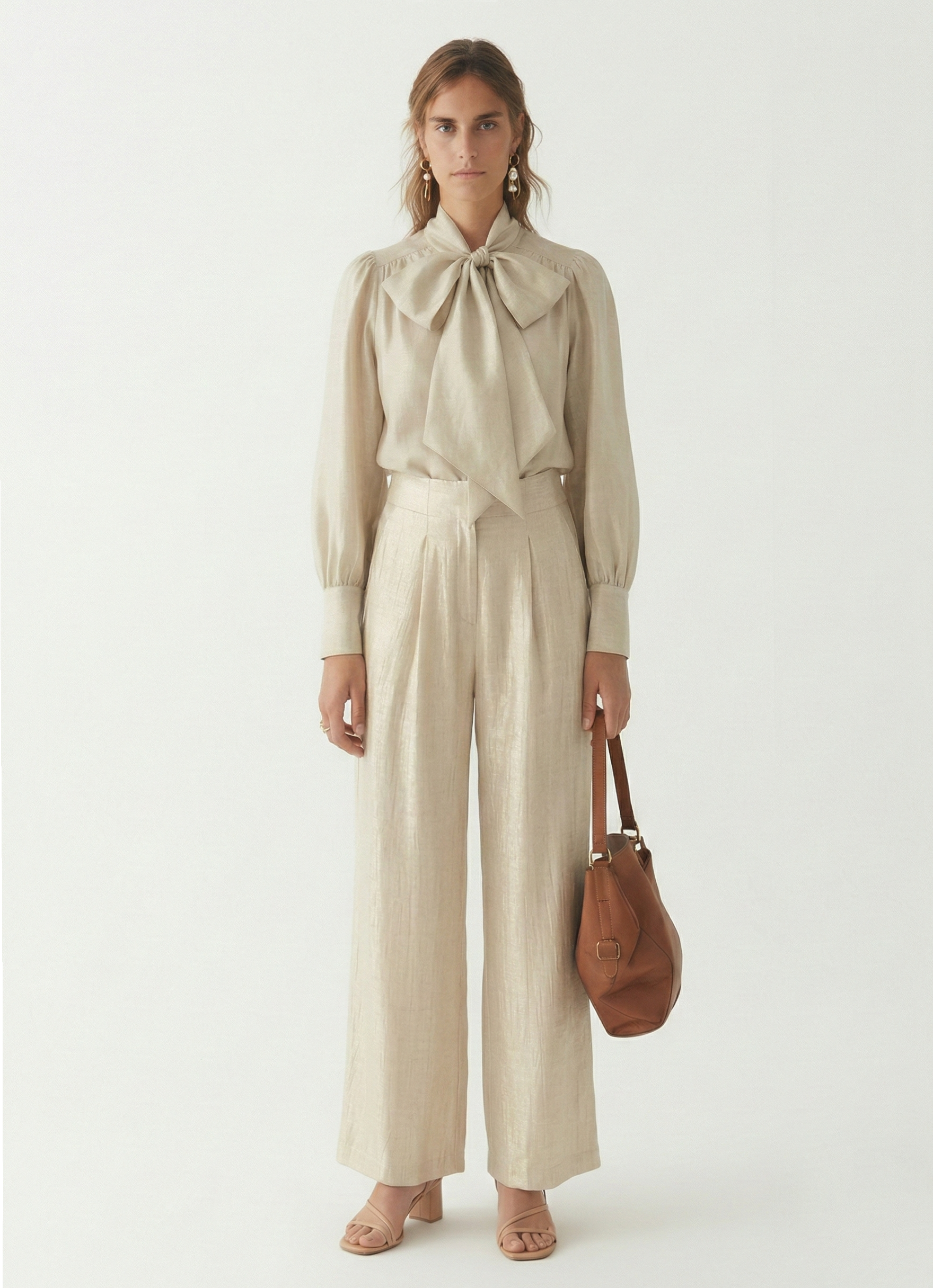 Conjunto de blusa y pantalón marfil Tiana-Ellie