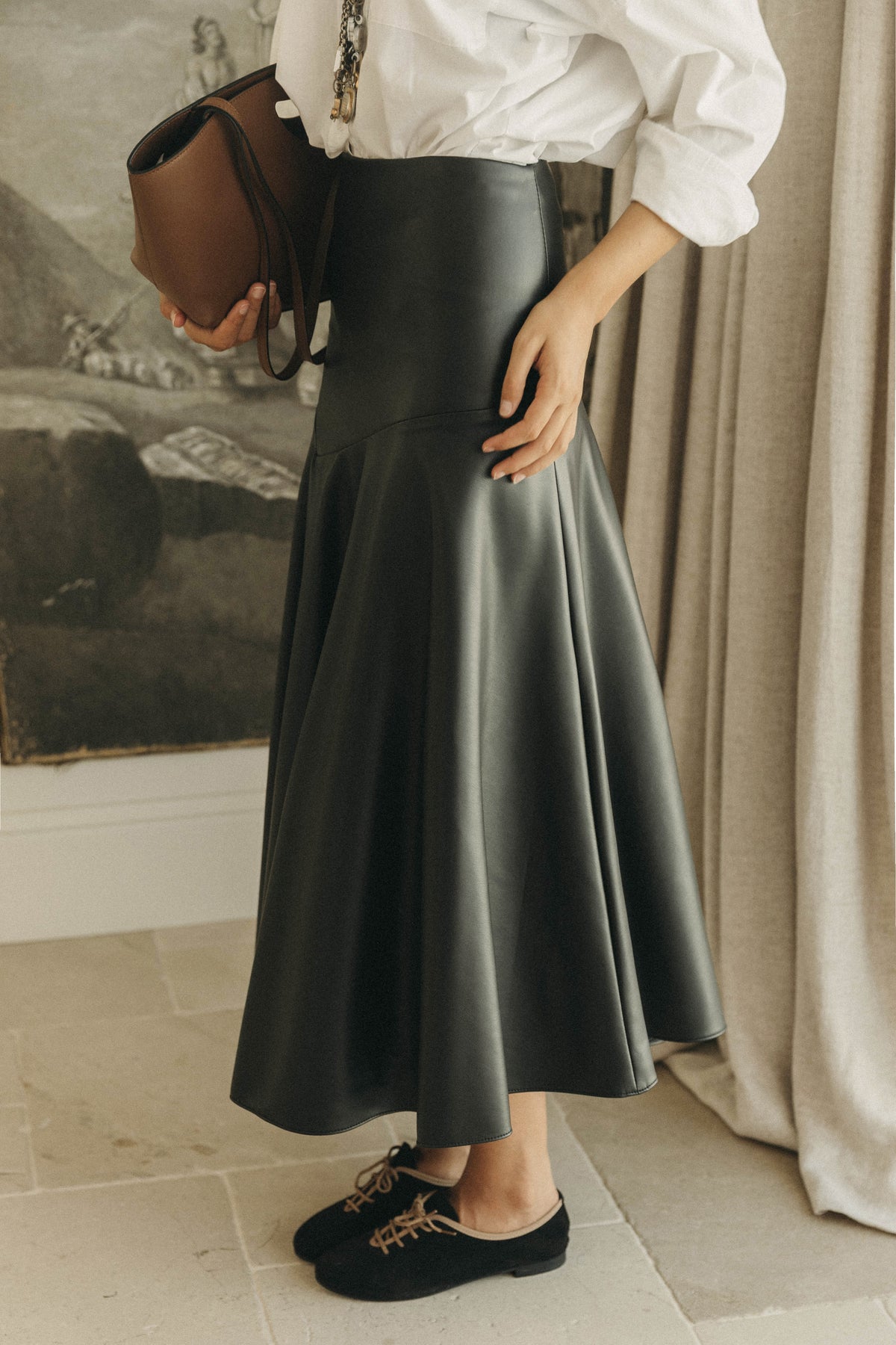 Falda Hollaway negra, look de diario