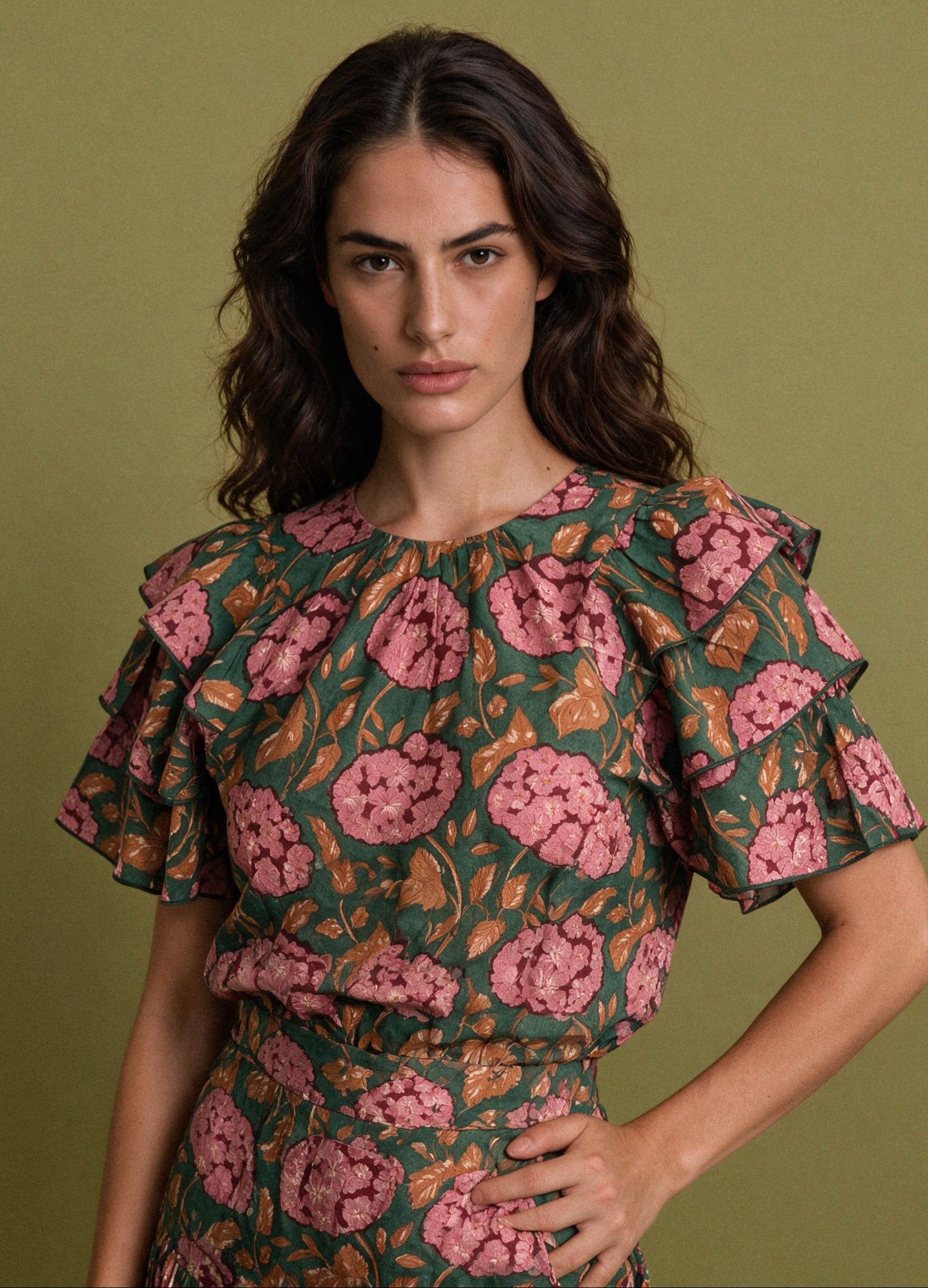 Top Rye y Falda Norien en estampado floral, vista frontal completa | Cherubina