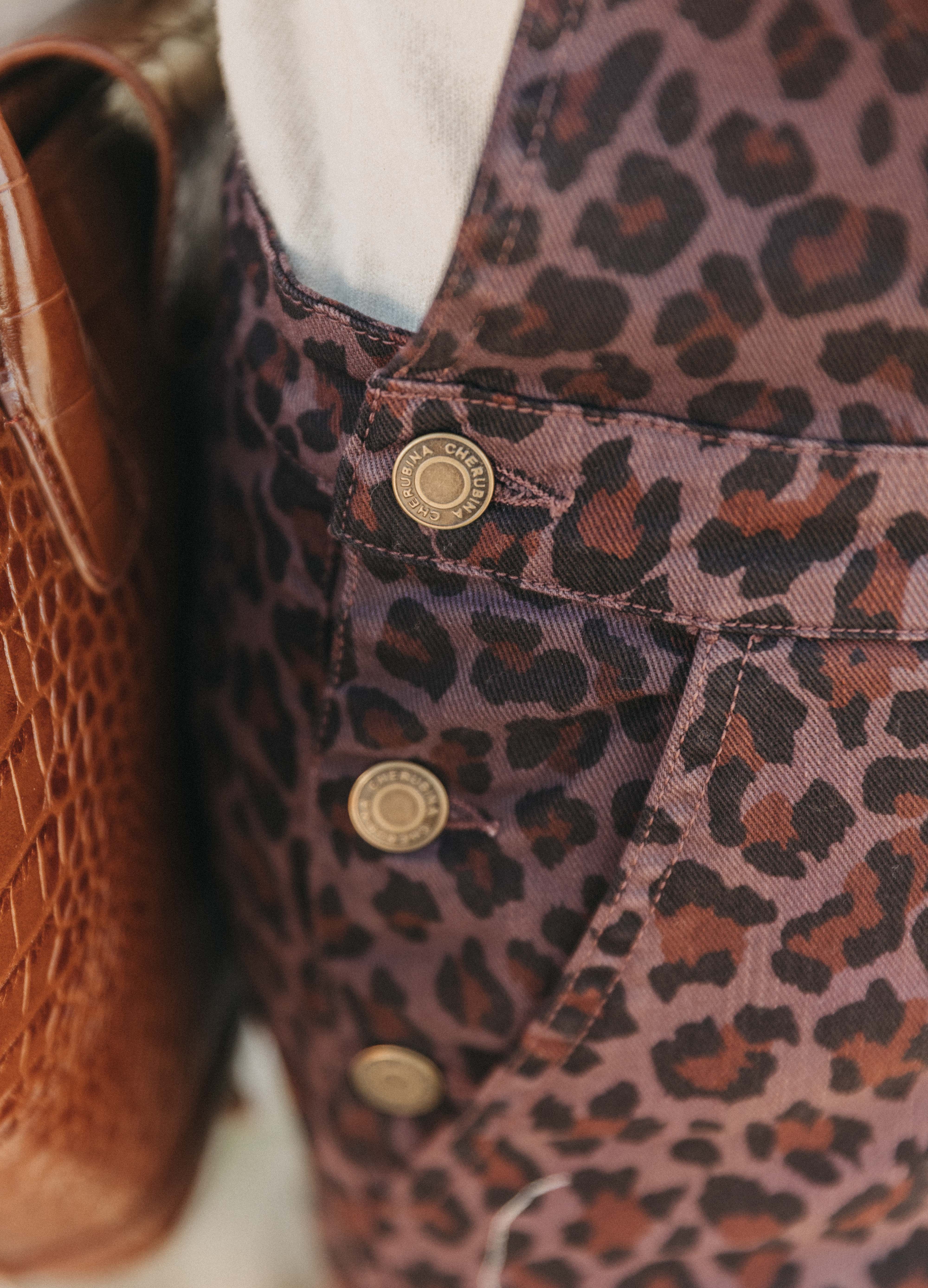 Peto Gina, detalle del bolsillo de parche y botones | Cherubina
