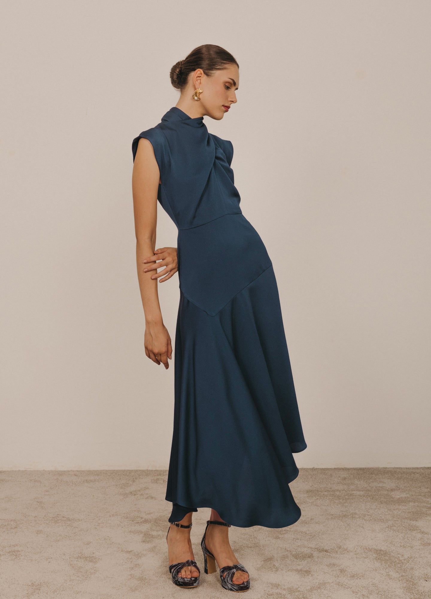 Vestido Zaria Tienda — Detalle vestido para invitada de boda Cherubina
