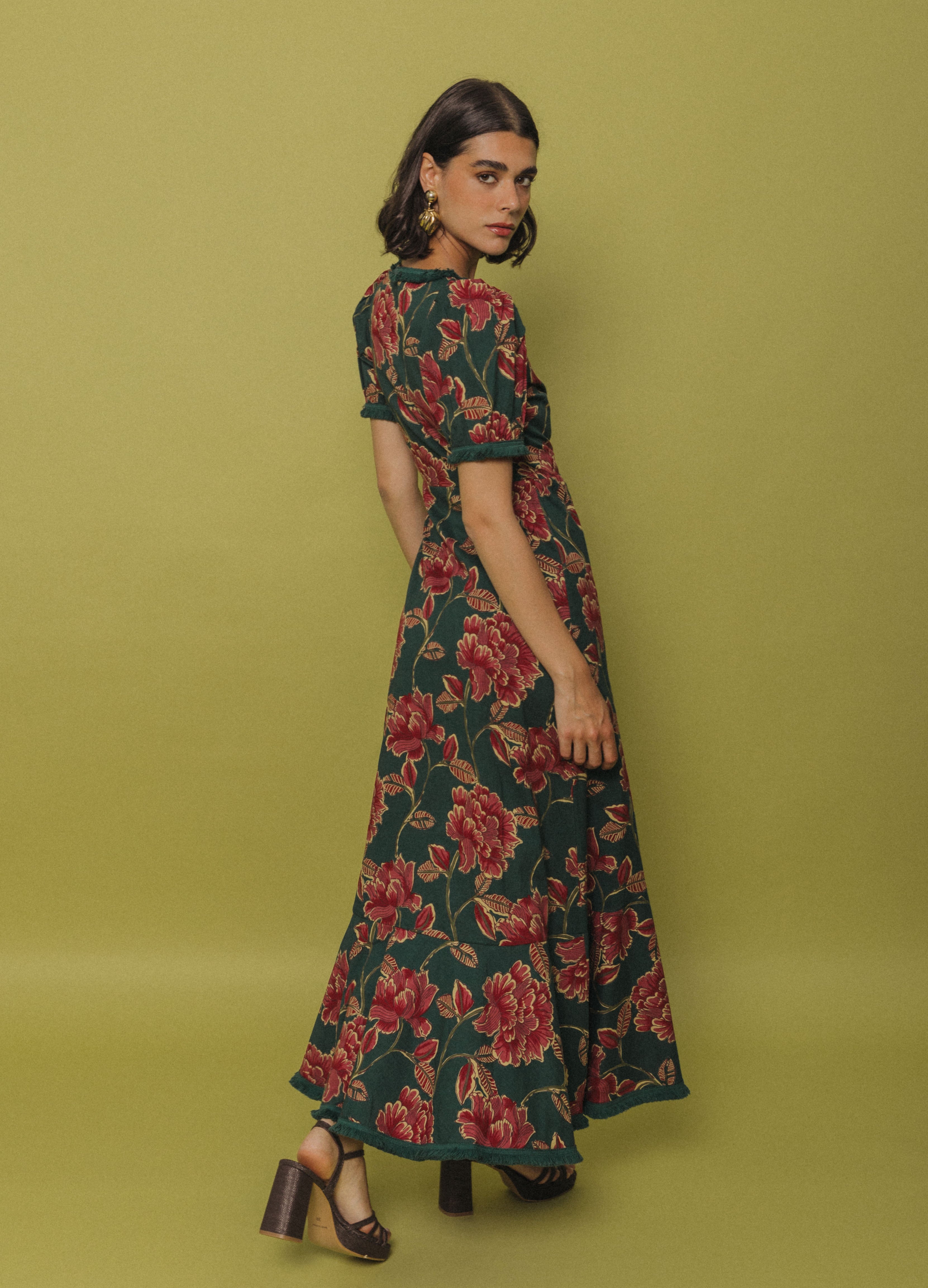 Robe Arabella verte à imprimé floral, vue de dos en studio