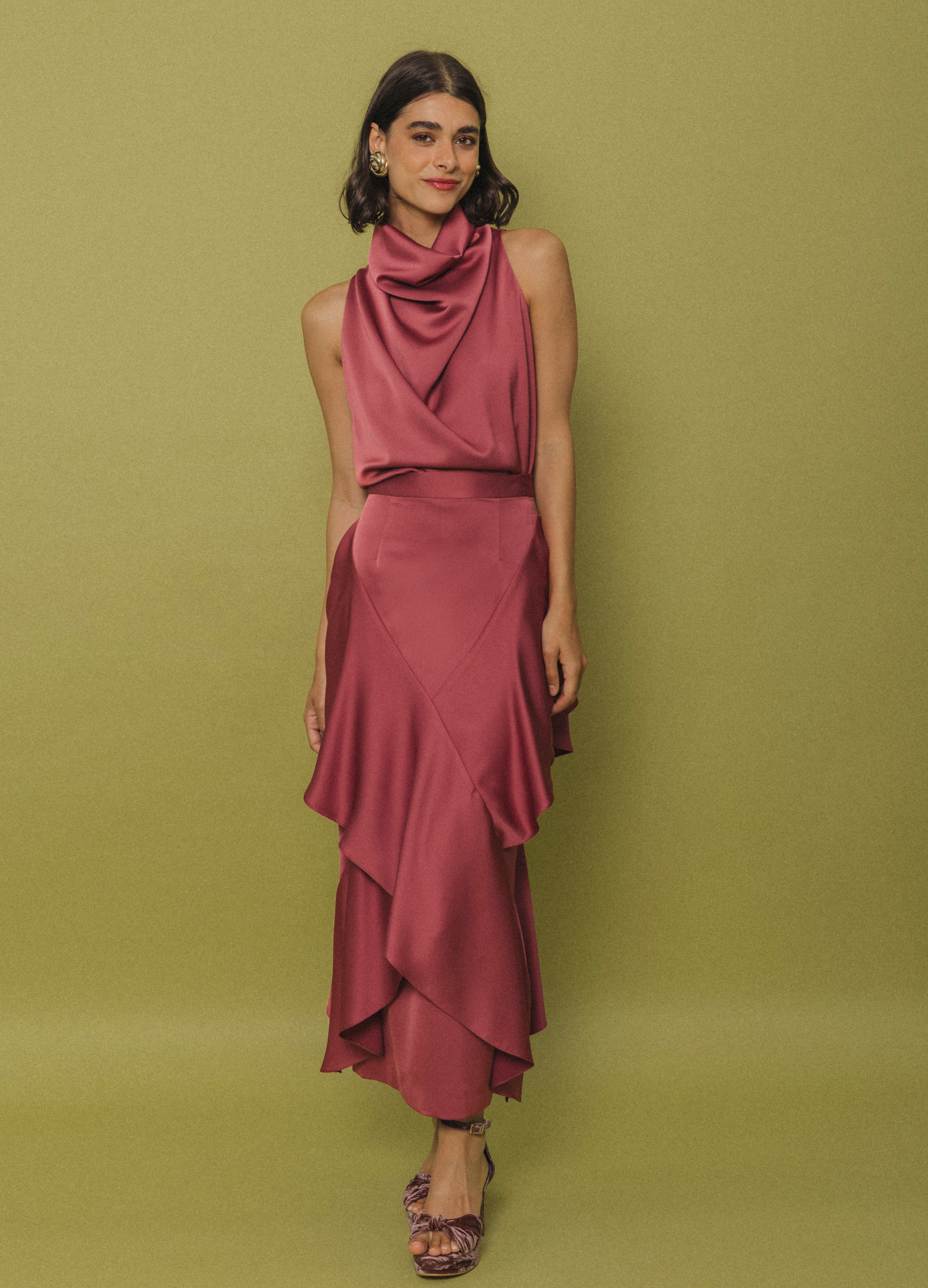 Conjunto Top Ash y Falda Deborah en blush, vista frontal en movimiento | Cherubina