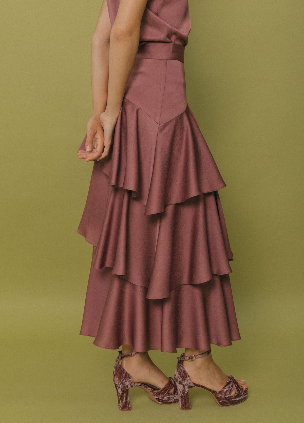 Falda Marquee malva, look de invitada