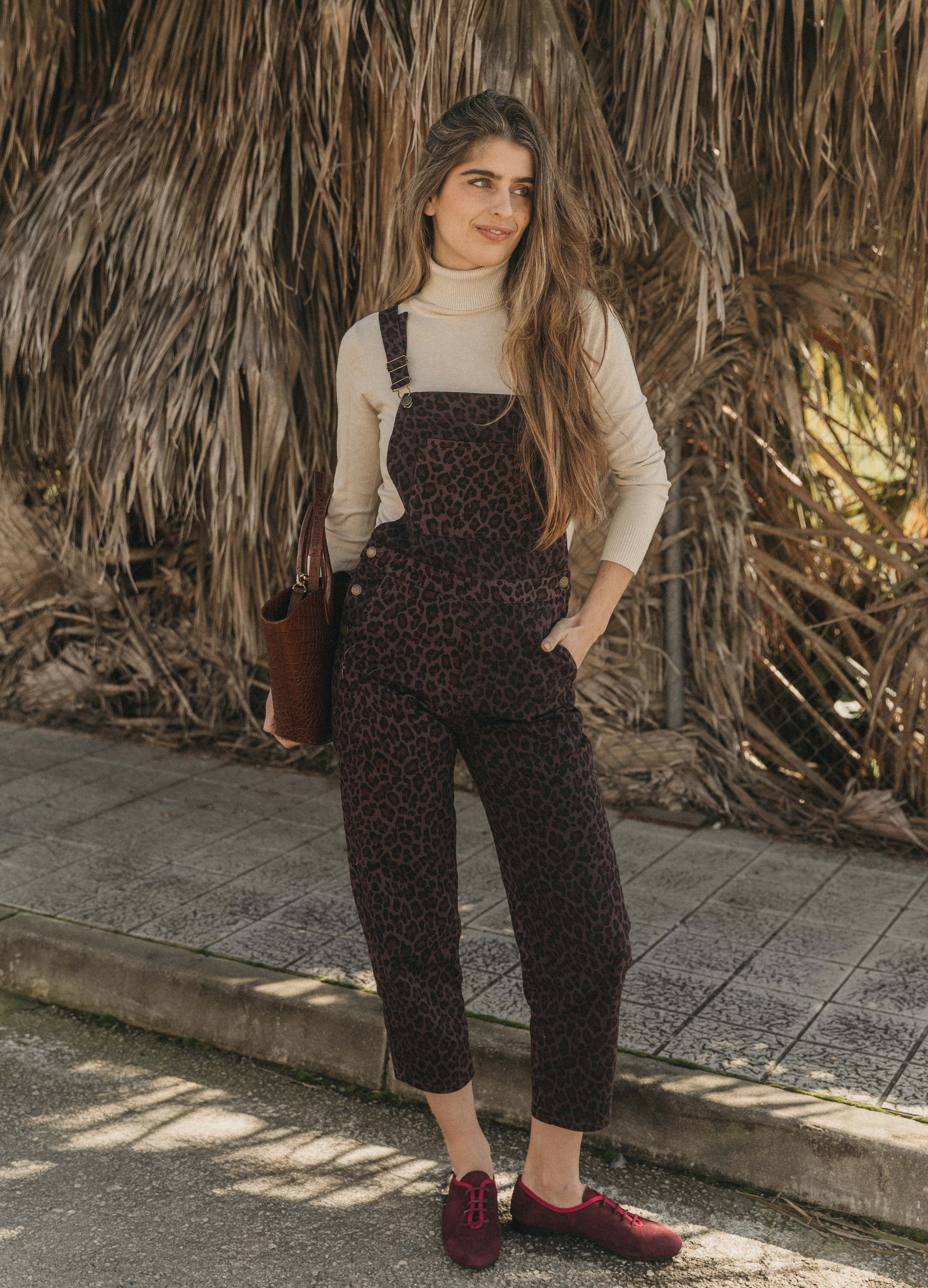 Peto Gina en animal print, look completo en exterior | Cherubina